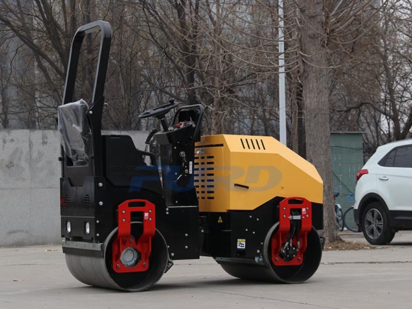 小型壓路機(jī)長(zhǎng)期不使用就能丟下保養(yǎng)嗎？